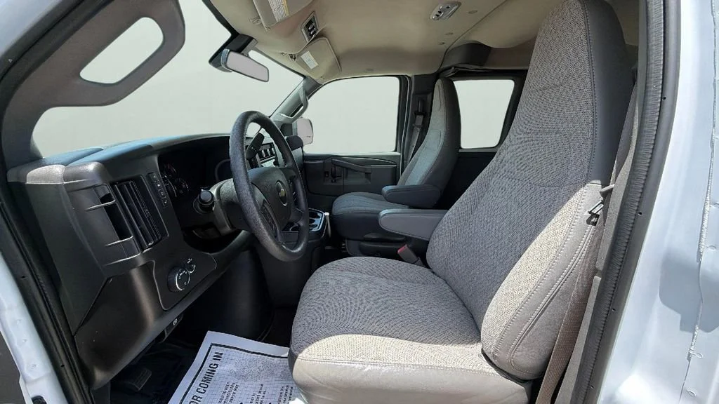 Used 2025 Summit White Chevrolet 1LT image 17