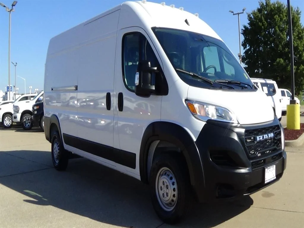 Used 2025 Bright White Clear Coat (pw7) RAM Tradesman 2500 image 4