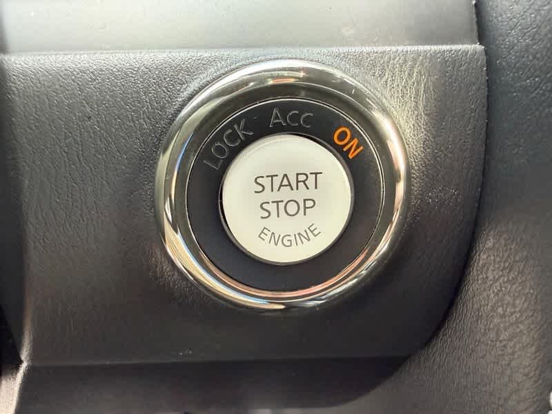 Used 2021 Super Black Nissan Platinum image 18