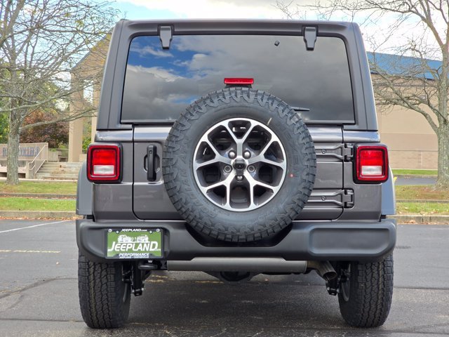 New 2026 Granite Crystal Metallic Clear-Coat Exterior Paint Jeep Sport S image 27