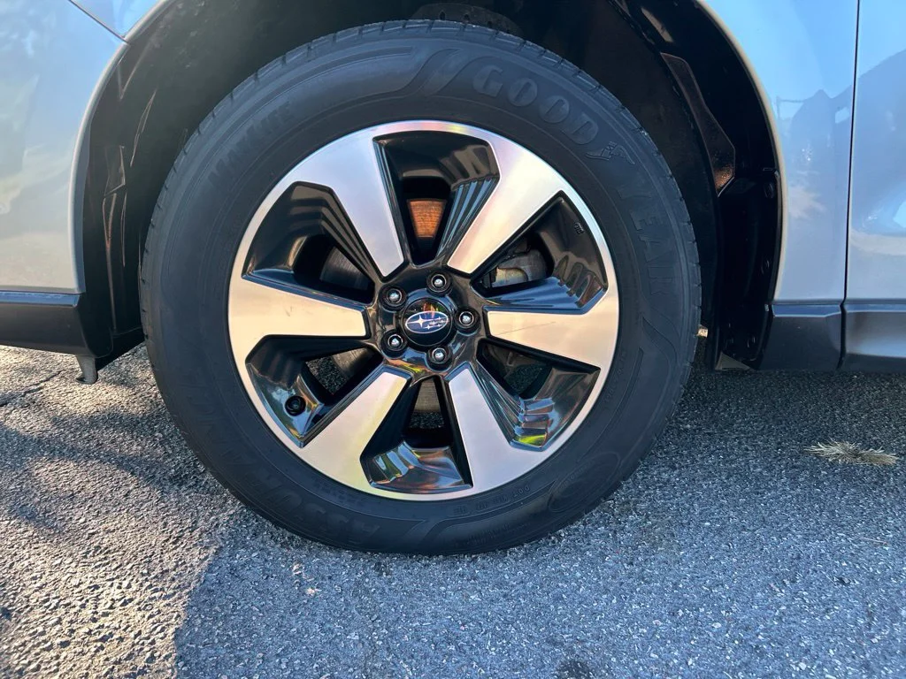 Used 2018 Silver Subaru 2.5i Premium image 13