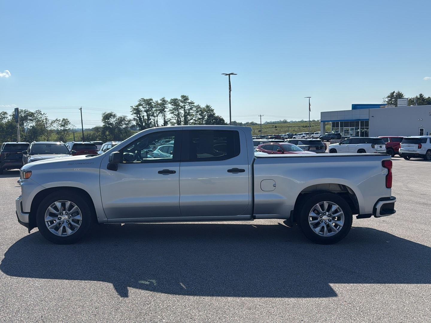 Used 2020 Silver Ice Metallic Chevrolet Custom image 5