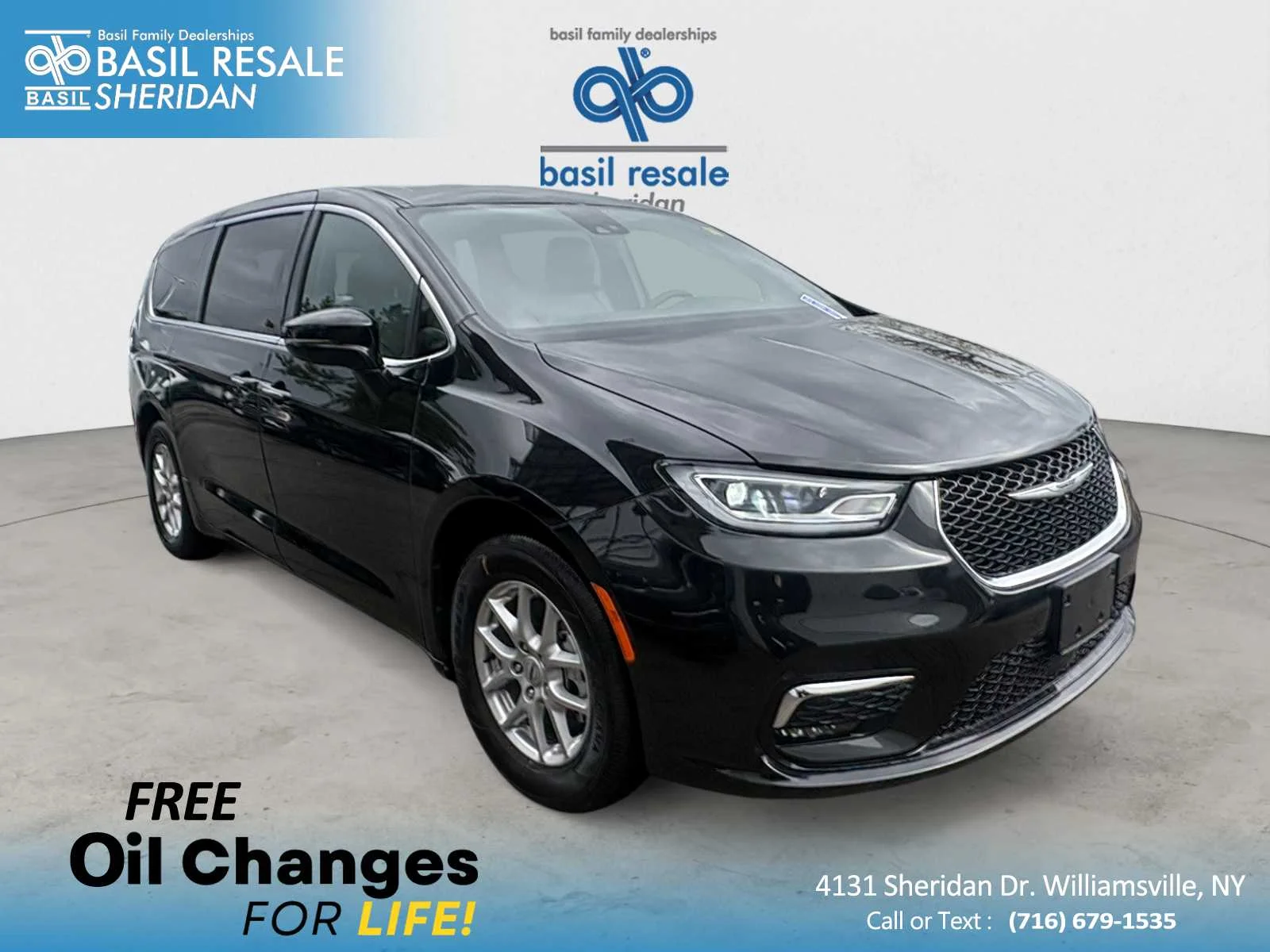 2025 Chrysler Pacifica Select's photo