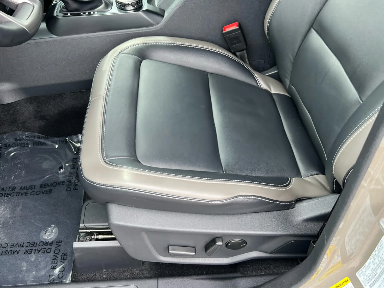 Used 2025 Gray Ford Outer Banks image 29