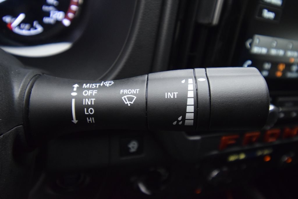 Used 2025 White Nissan PRO-4X image 31