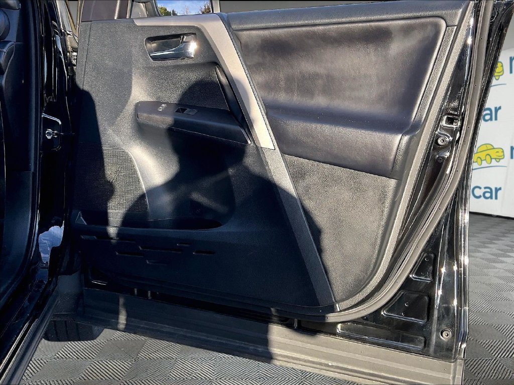 Used 2018 Black Toyota XLE image 11