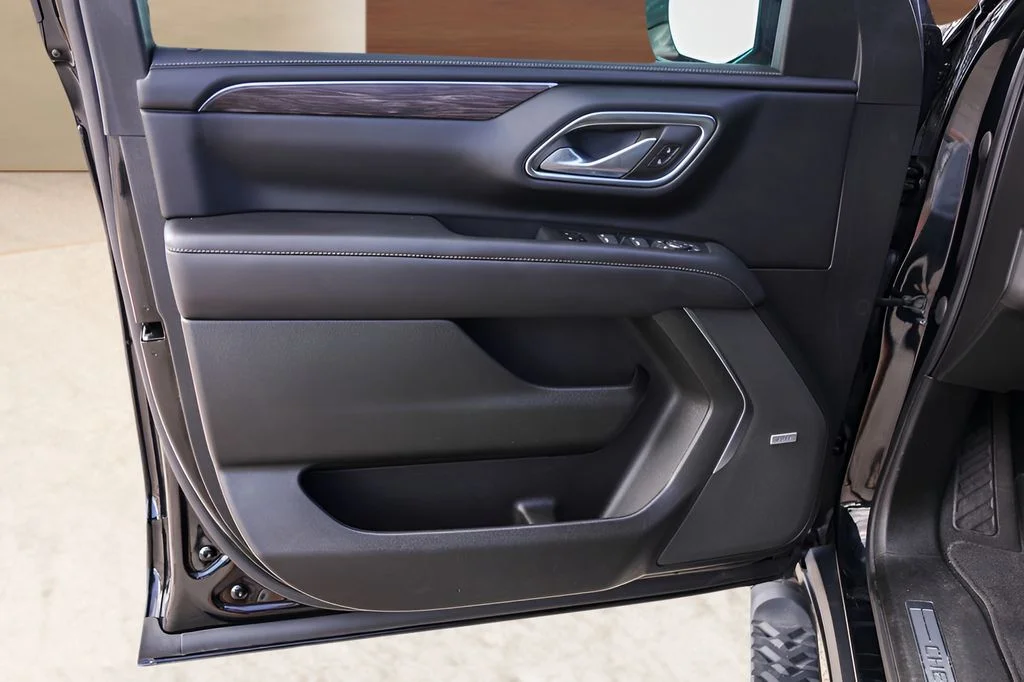 Used 2023 Black Chevrolet Z71 image 24