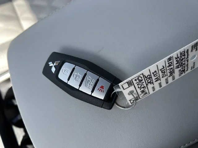 Used 2025 Black Mitsubishi SEL Platinum Edition image 29