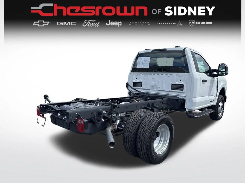 Used 2025 White Ford XL image 5