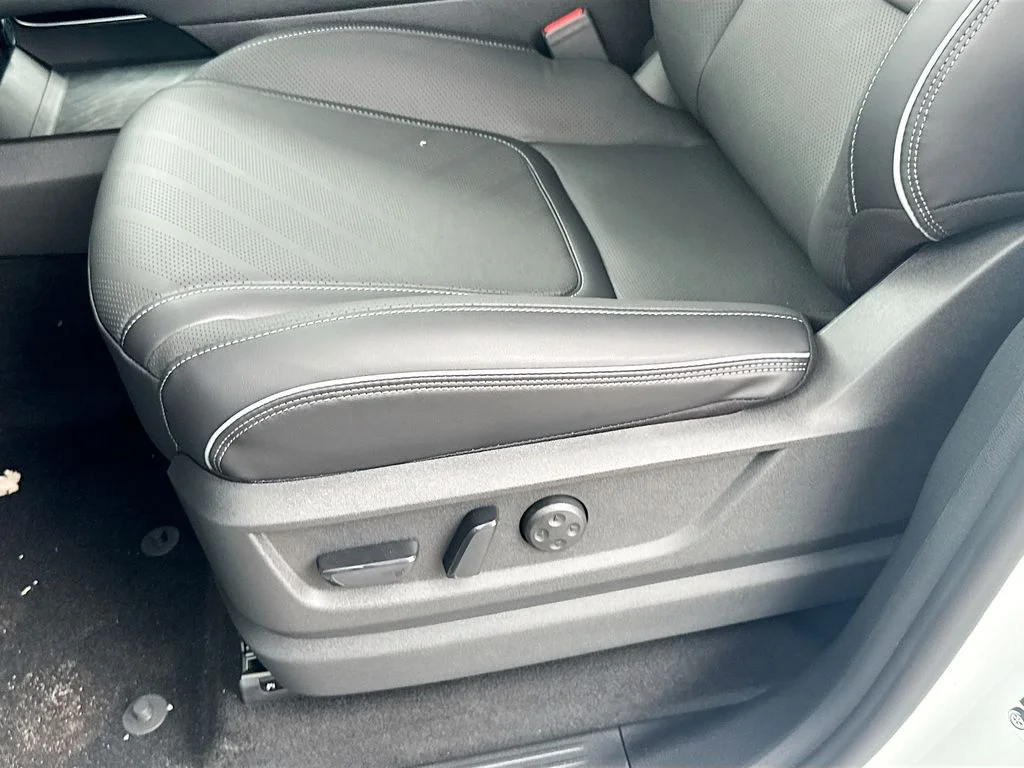 New 2026 RADIANT WHITE INFINITI Luxe 4WD image 20