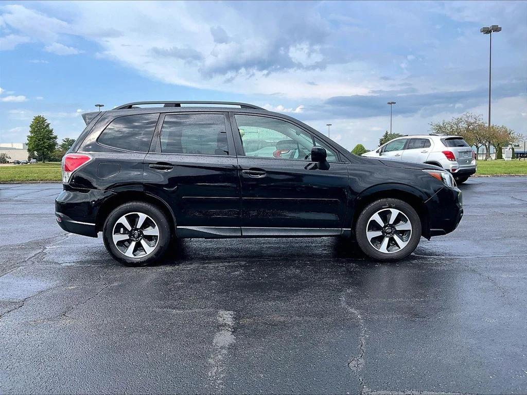 Used 2017 Black Subaru 2.5i Premium image 6