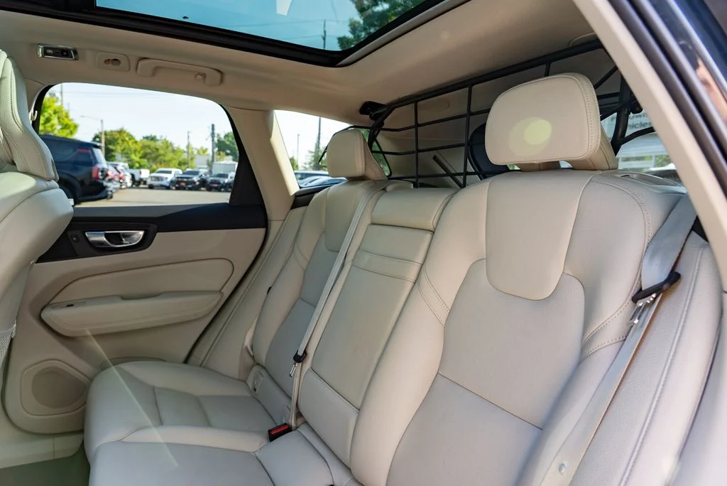 Used 2019 Blue Volvo T6 Inscription image 24