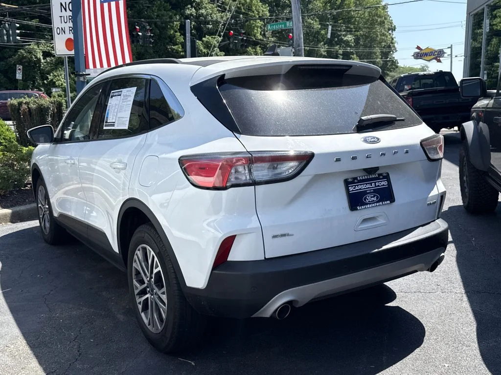 Used 2022 Oxford White Ford SEL image 11