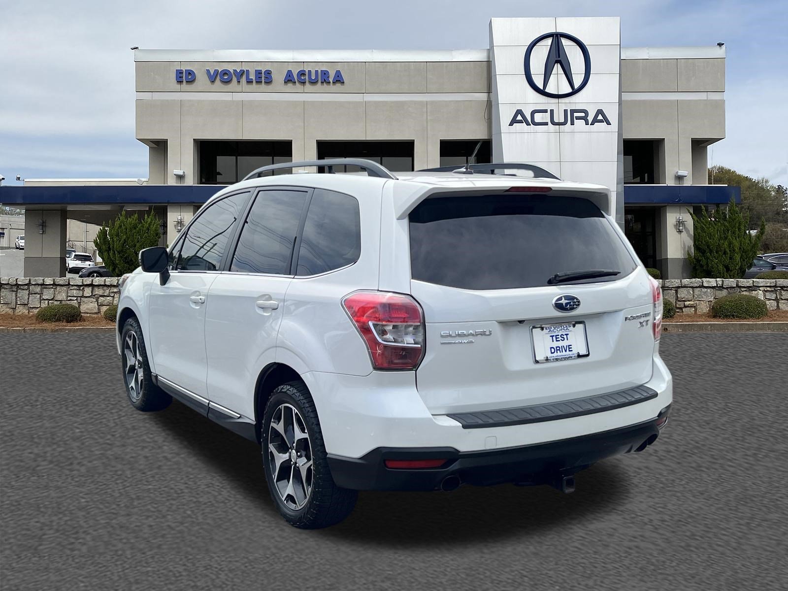 Used 2015 Satin White Pearl Subaru 2.0XT Touring image 7