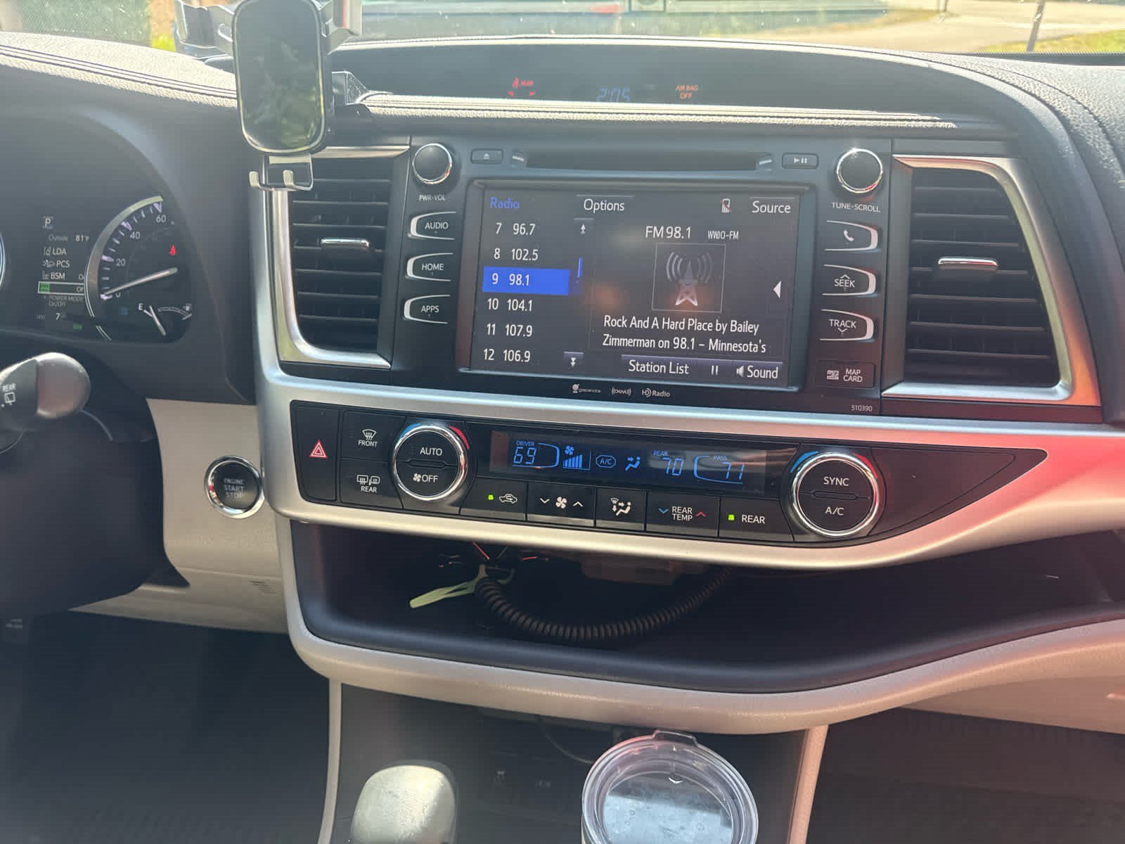 Used 2019 Blizzard Pearl Toyota XLE image 10