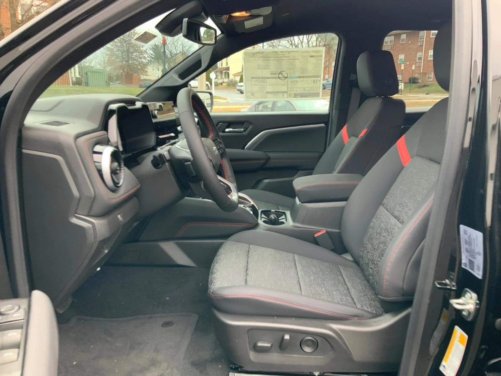 2026 Chevrolet Colorado Z71 - Photo 10