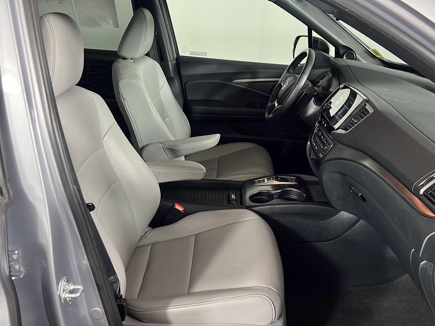 Used 2023 Lunar Silver Metallic Honda EX-L image 14