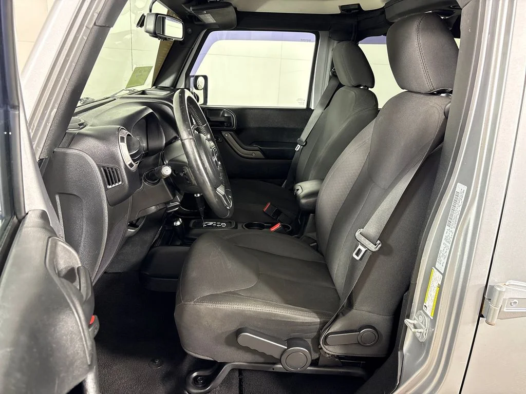 Used 2016 Silver Jeep Unlimited Sport image 28