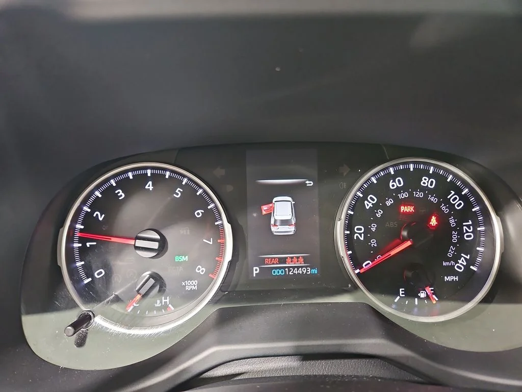 Used 2021  Toyota XLE image 16