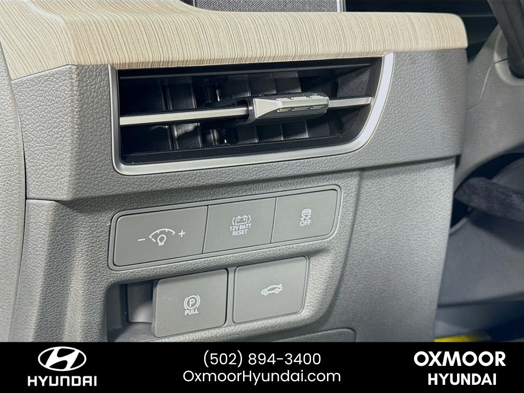 Used 2025 Abyss Black Hyundai SEL image 10