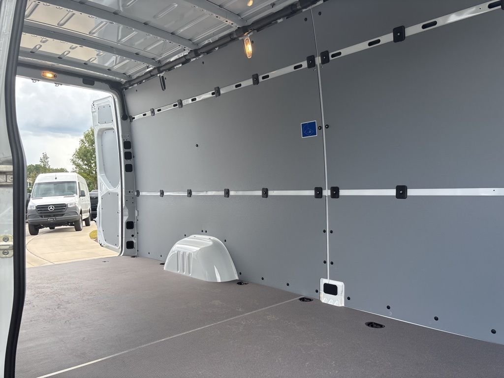 Used 2024 White Mercedes-Benz Cargo 170 WB image 20