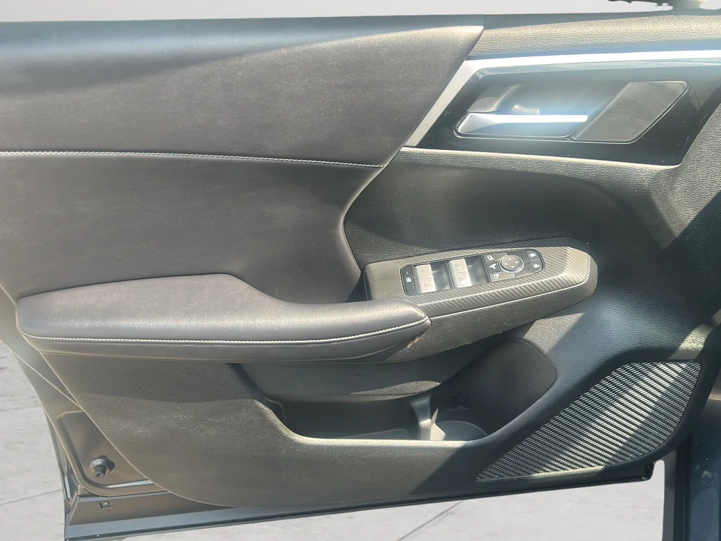 Used 2024 Gray Mitsubishi SE image 9