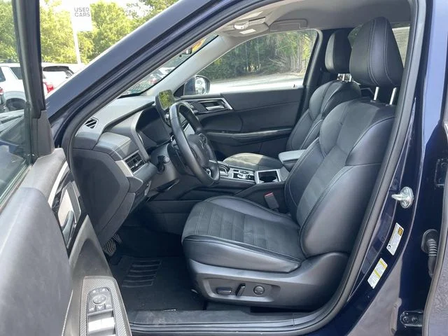 Used 2024 White Mitsubishi SE image 14
