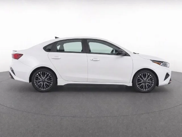 Used 2022 Snow White Pearl Kia GT-Line image 8