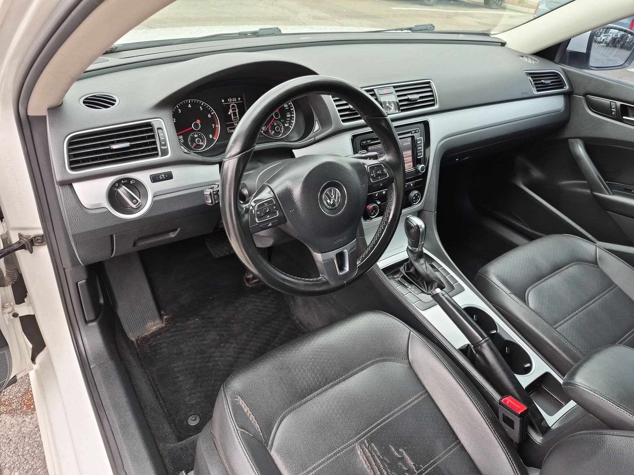 Used 2013 Candy White Volkswagen 2.5 SE image 13