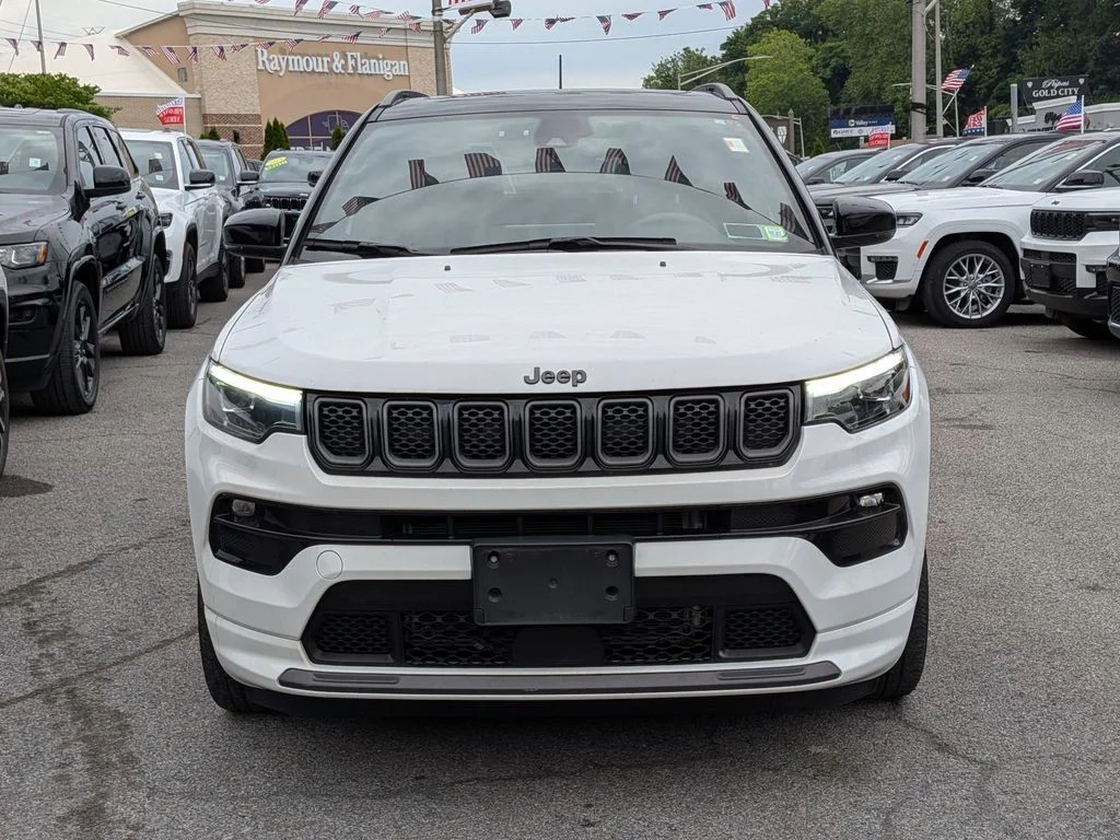 Used 2023 White Jeep Limited image 3