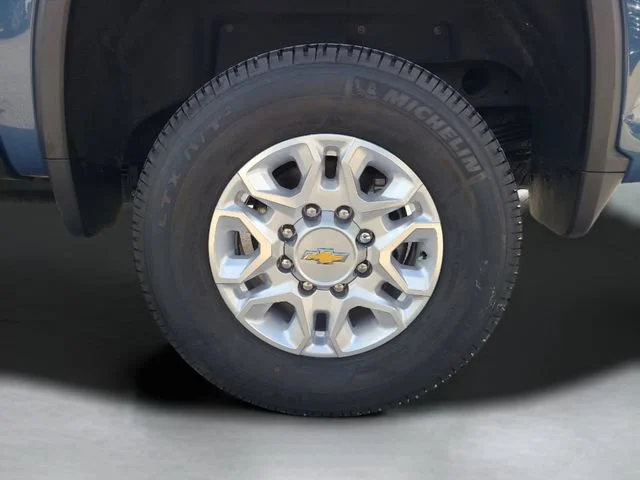 Used 2025 Lakeshore Blue Metallic Chevrolet LT image 34