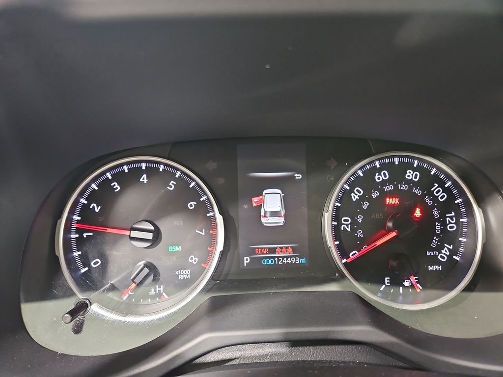 Used 2021  Toyota XLE image 16
