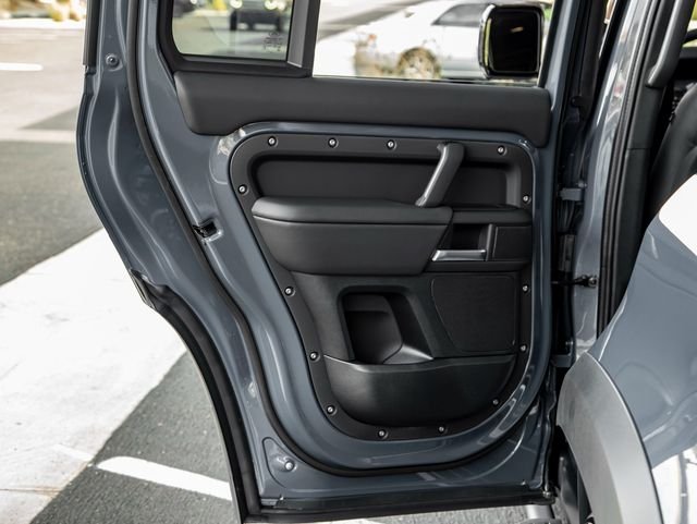New 2025 Tasman Blue Land Rover S image 20