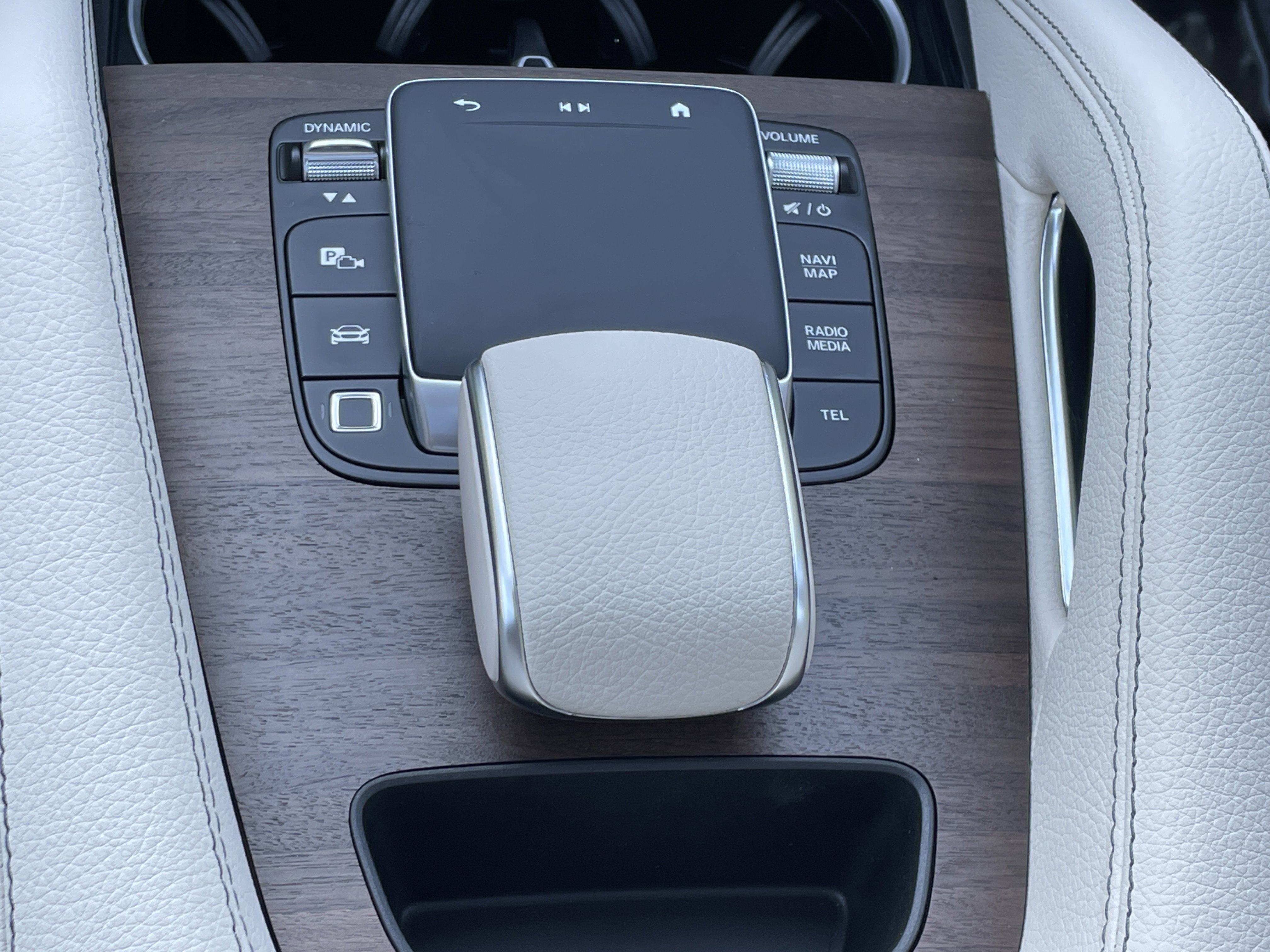 New 2026 MANUFAKTUR Moonlight White Metallic Mercedes-Benz GLE 350 4MATIC® SUV image 7