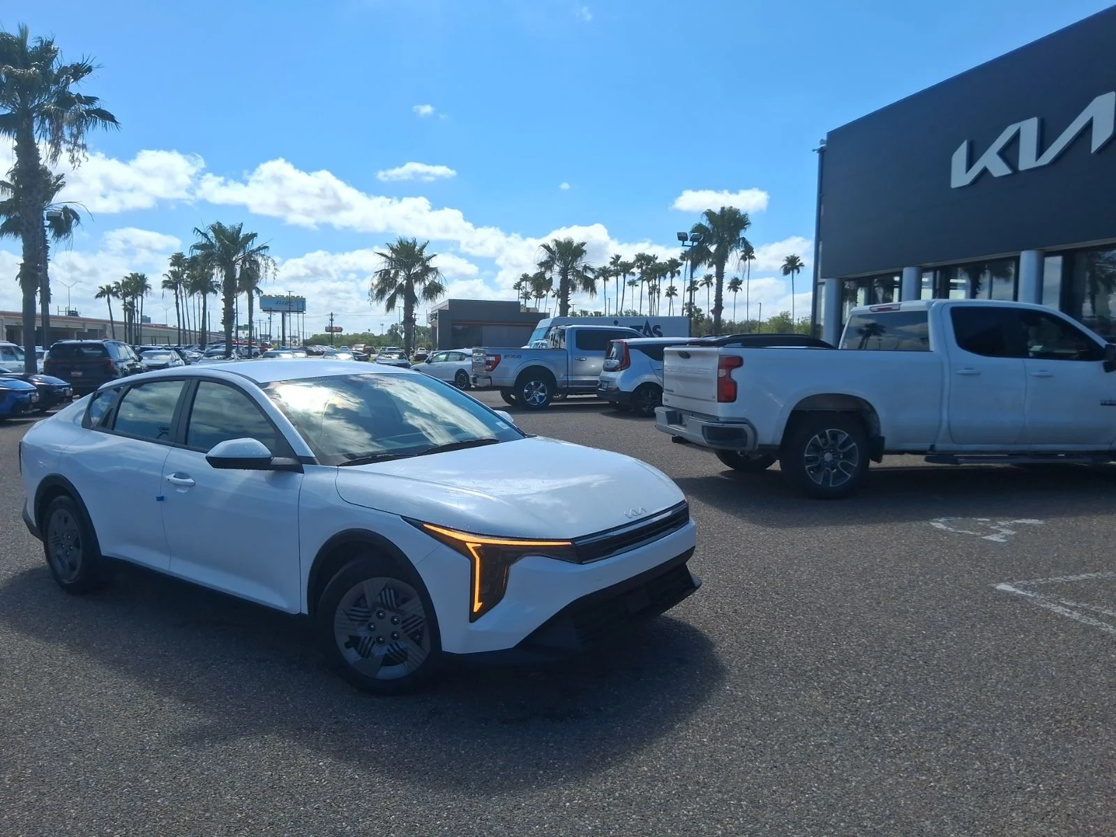 2026 Kia K4 LX AT's photo