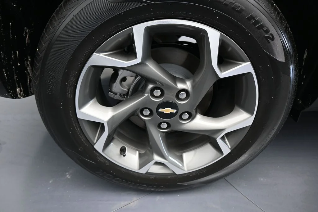 Used 2025 Mosaic Black Metallic Chevrolet LT image 37