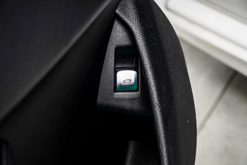 Used 2022 White BMW Competition image 42