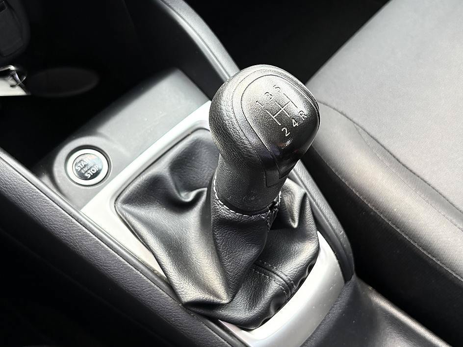 Used 2021 Electric Blue Metallic Nissan S image 23