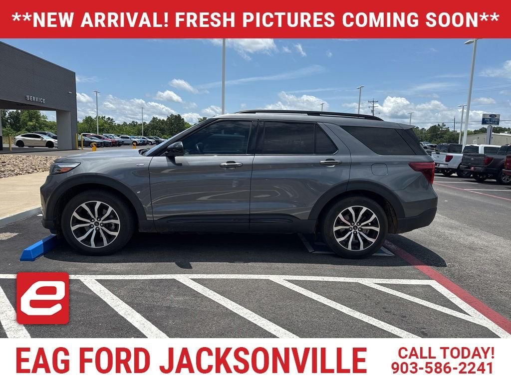 2022 Ford Explorer ST-LINE RWD's photo