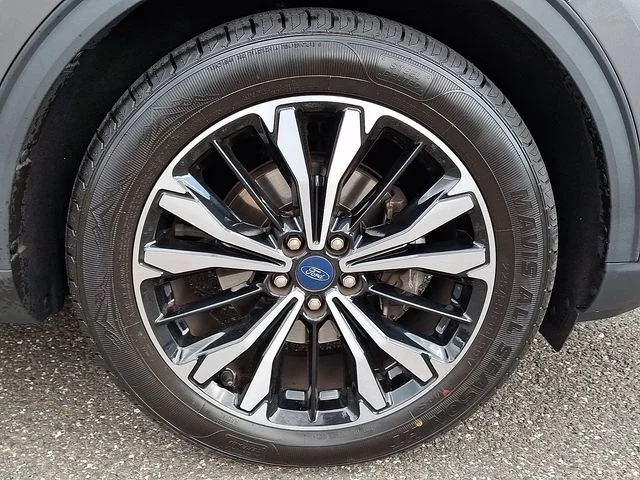 Certified Used 2022 Carbonized Gray Metallic Ford SE image 7