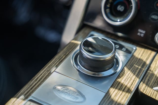Used 2018 Byron Blue Metallic Land Rover 5.0L V8 Supercharged Autobiography image 29