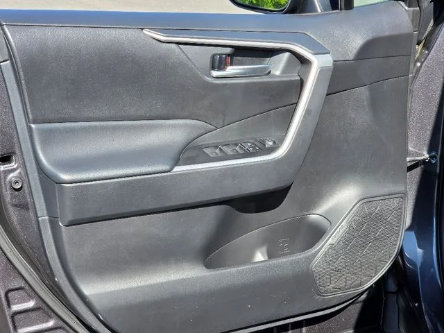 2024 Toyota RAV4 XLE - Photo 19