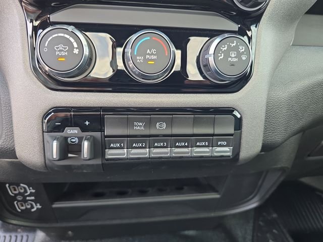 2026 RAM 3500 Chassis Tradesman - Photo 15