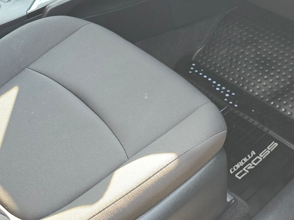 Used 2025 Silver Toyota LE image 28