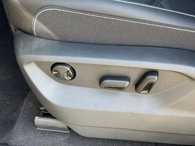 New 2026 Deep Black Pearl Volkswagen SE w/Technology image 36