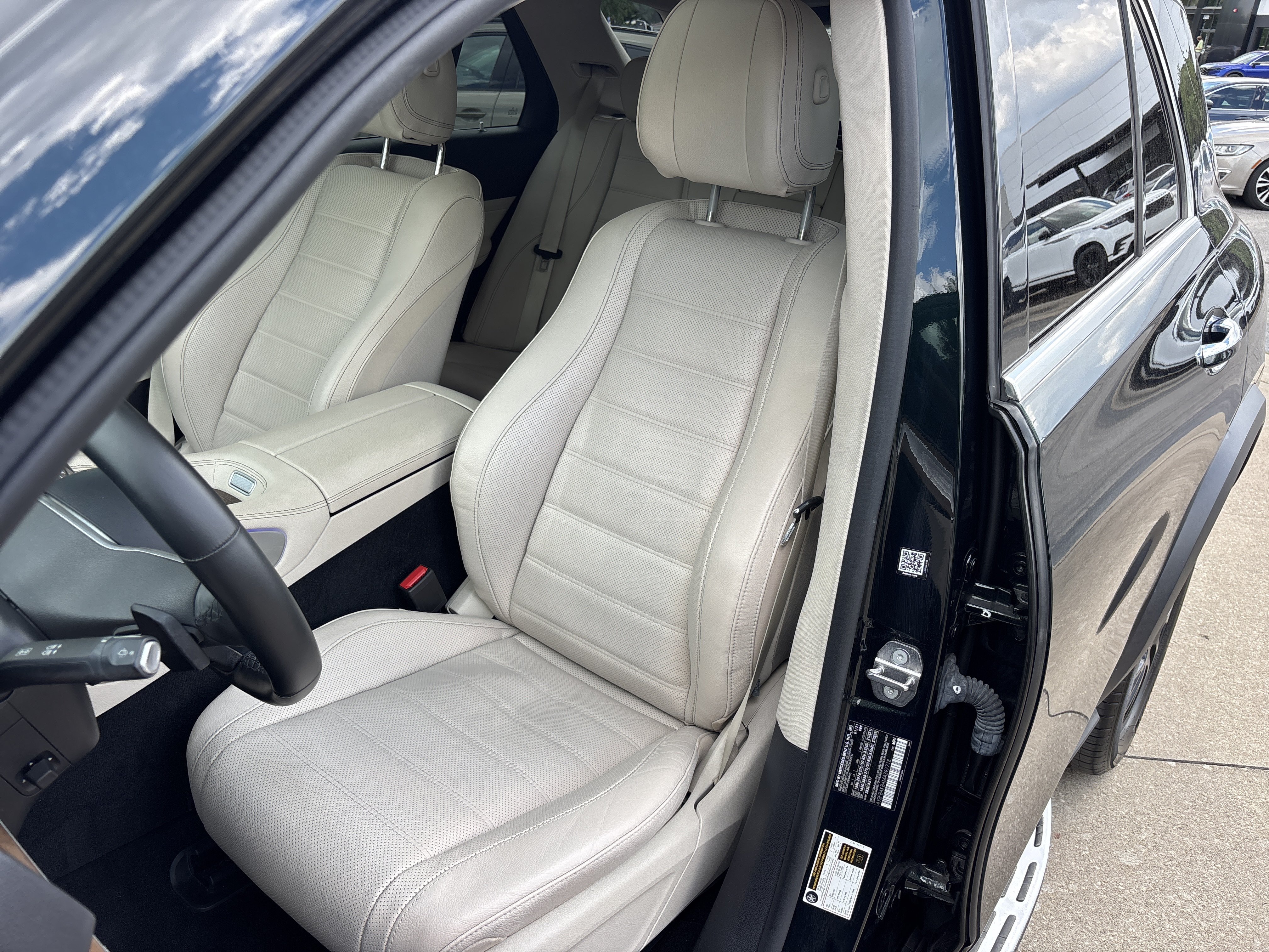 Used 2021 EMERALD GREEN METALLIC Mercedes-Benz  image 22