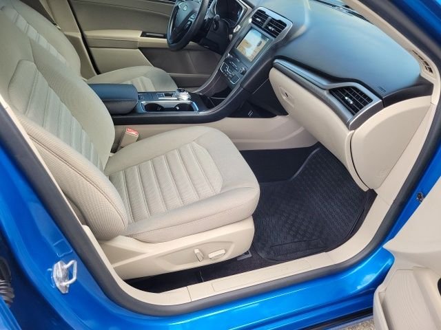 Used 2019 Blue Ford SE image 11