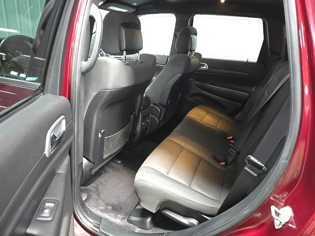 Used 2018 Red Jeep Laredo image 32