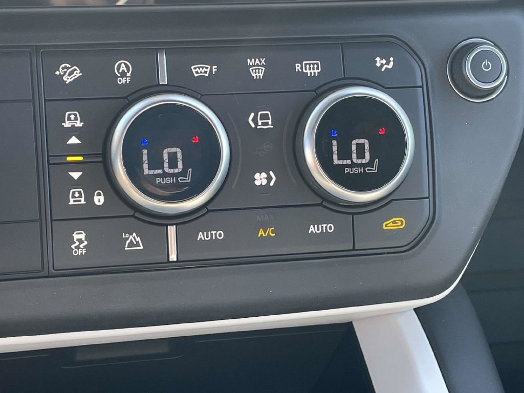 New 2026 Santorini Black Metallic Land Rover X-Dynamic SE image 21