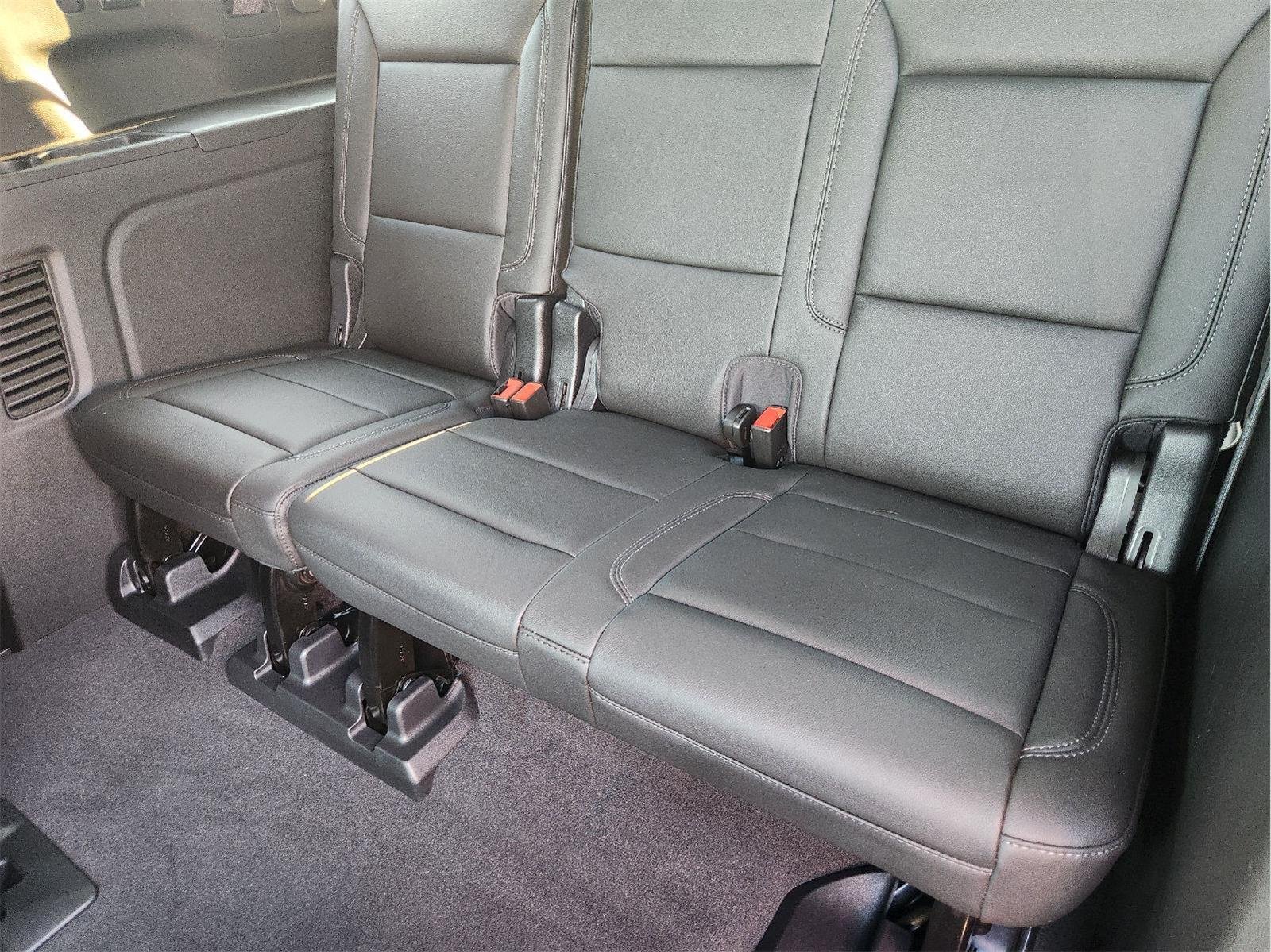 2021 Chevrolet Suburban photo 31 of 34